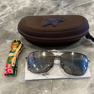 KAUPO GAP - New In Package 
Polarized Aviator Sunglasses